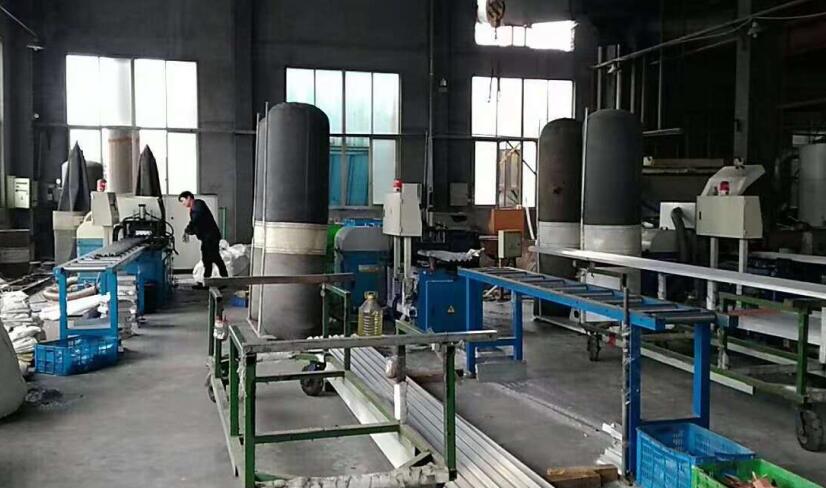 三年老客戶，起源于2片鋸片進展到3臺全自動切鋁機的訂購