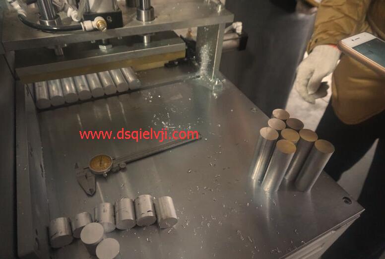 【上?！窟x擇鄧氏全自動鋸鋁機，切割直徑100mm鋁棒做汽車配件