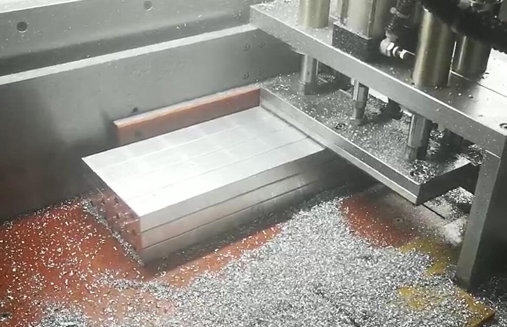 切109*109工業型材用什么鋁材切割設備？【鄧氏機械】