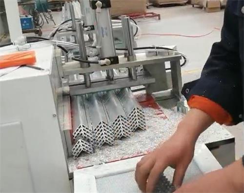 這么好的鋁材鋸切設備廠家，后悔沒有早點遇到【鄧氏切鋁機】